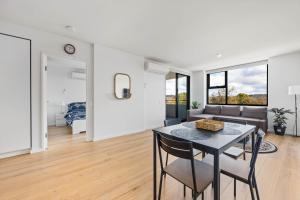 Spacious & Open 2 bd 2bth Unit in Canberra City