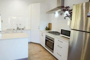 Hilltop Retreat - best of both worlds: Beachfarm