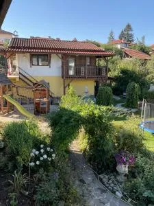 Three Graces - Yakoruda