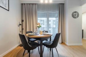 Kasprzaka29 Tower - City View, 9th Floor, Balcony, Targi Expo - by Rentujemy