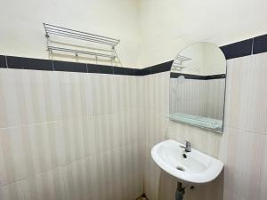 RedDoorz @ Porodisa Homestay Palu