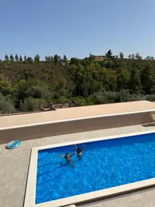 Camere con piscina e parco giochi non lontano da Cagliari