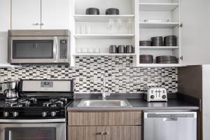 1B w WD Gym Rooftop Steps from T stop BOS-531