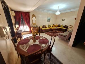 Luxury apartment 2 in the heart of Gueliz, Wifi, Pool