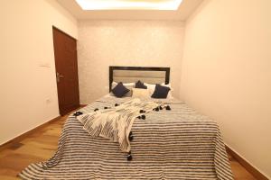 Perfectstayz Homes Mussoorie 120 meters uphill