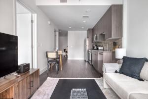 Downtown 1BR w Pool Gym nr Staples Center LAX-624