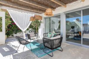 Villa Paloma with private pool, located 350m to the sea and tram station!