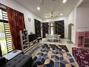 Azzahra Homestay Pekan with 3 Bedrooms fully airconditioner - Kampong Kelat Rendang