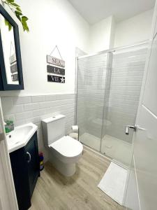 Lush Porthcawl Large Spacious 2 bedroom Apt, Parking, Garden access, Prime Location