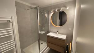 Appartements Duplex Apartment - 2 bedrooms - 2 bathrooms & parking : photos des chambres