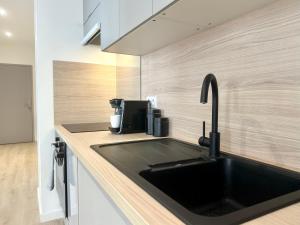 LAUTHENTIQUE - Moderne - Central