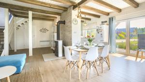 Dom Cayetano, Sun & Snow