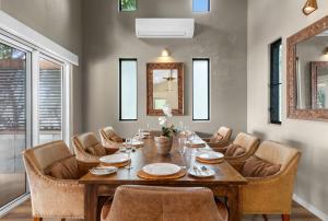 Oceans Edge Beach House at Oak Beach - Newly Renovated