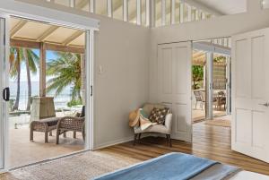 Oceans Edge Beach House at Oak Beach - Newly Renovated