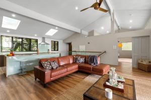 Oceans Edge Beach House at Oak Beach - Newly Renovated