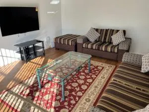 Spacious 4 bedroom House in Manukau - Takanini