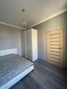 Minimalist apartment-free parking, self check in