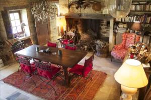 Maisons de vacances Maison en pierre dans la foret - piscine & calme : photos des chambres