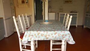 Maisons de vacances Petite maison au calme a Anost : photos des chambres