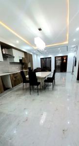 Luxurious apartment with heated pool jacuzzi