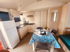 Campings Mobilhome P27 6 personnes climatise : photos des chambres