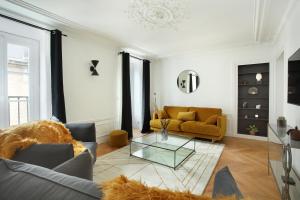 Residense Louvre Museum by Studio prestige