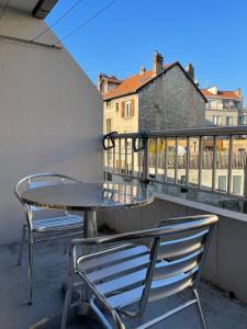 Studio plein centre, calme, parking inclus, piscine et gardien