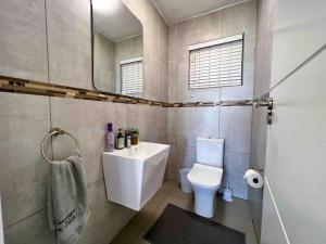 5 Kenwyn on Sea - Beachfront Family Unit