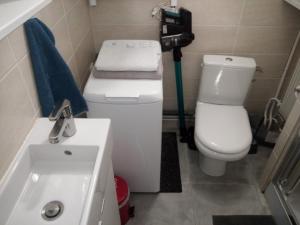 Studio plein centre, calme, parking inclus, piscine et gardien