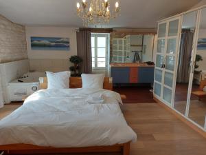 Maisons de vacances Maison pour 10 personnes avec piscine et proche de la plage : photos des chambres