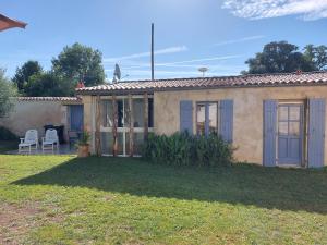 Maisons de vacances Maison pour 10 personnes avec piscine et proche de la plage : Maison 5 Chambres