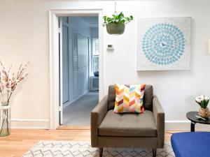 Charming 2nd Fl Retreat, Heart of Capitol Hill