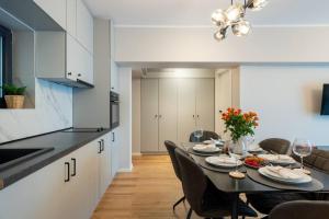 Bright & Calm - 2BR - Top Location