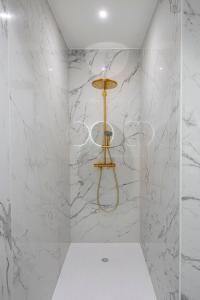 B&B / Chambres d'hotes JK Moulin Paradou : Chambre Lit King-Size - Vue sur Jardin