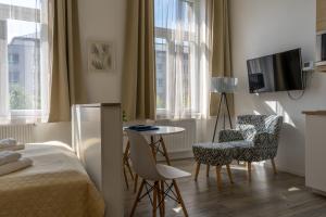 Glam Downtown Apartments