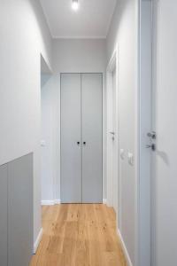 Sunny 2BR Flat - Top Location - 3 Balconies