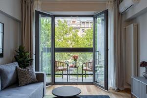 Sunny 2BR Flat - Top Location - 3 Balconies