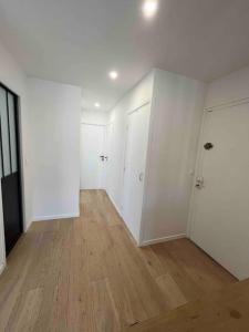 Appartements Appt neuf Courbevoie 3 terrasses + plancha+ home cinema : photos des chambres