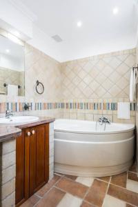 Classy Queen Elisabeth - 2BR Apartment