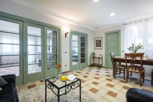 Classy Queen Elisabeth - 2BR Apartment