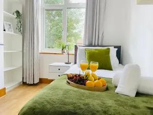 Lovely 4-Bed House in Luton - Hexton