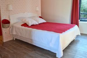 B&B / Chambres d'hotes Retour aux Sources : Chambre Familiale avec Baignoire