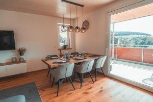 Ferienwohnung Steinablick mit großem Balkon & Garage