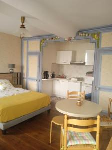 B&B / Chambres d'hotes Chambres d'hotes les Clematites en Cotentin : photos des chambres