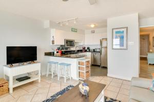 Orange Beach Condo w Pool Access & Gulf Views!