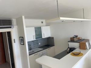 Superbe Pieds dans l eau ajaccio face à la mer plage de sable fin route des îles des sanguinaires