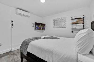 Lovely 2 bedroom Studios-Suite Walking Distance To Ocean