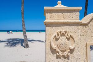 Lovely 2 bedroom Studios-Suite Walking Distance To Ocean