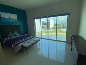 Hermosa casa de playa con vista al mar y albercas!