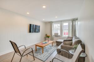 Berwyn Apartment Rental about 11 Mi to Chicago!